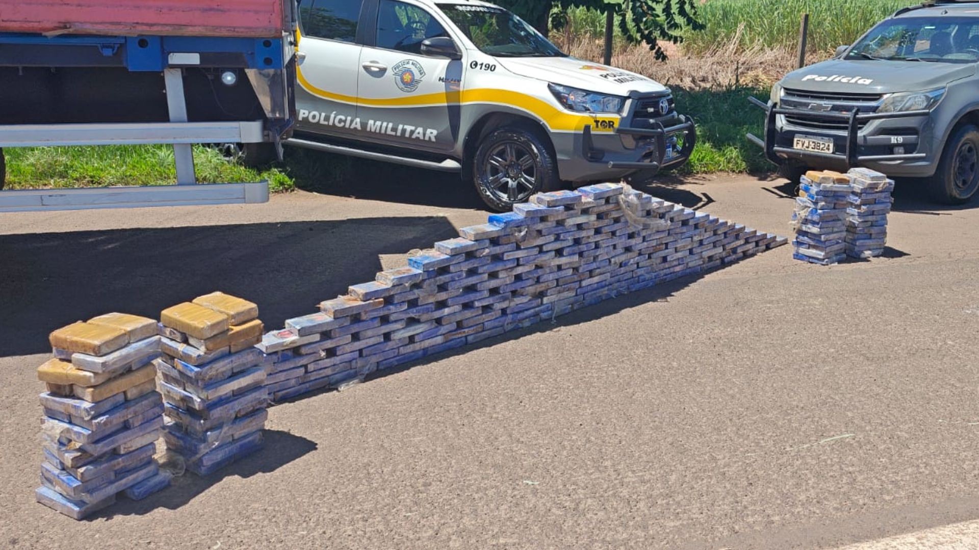 Motorista é preso com 258 kg de pasta-base de cocaína em caminhão na SP-327 em Ourinhos