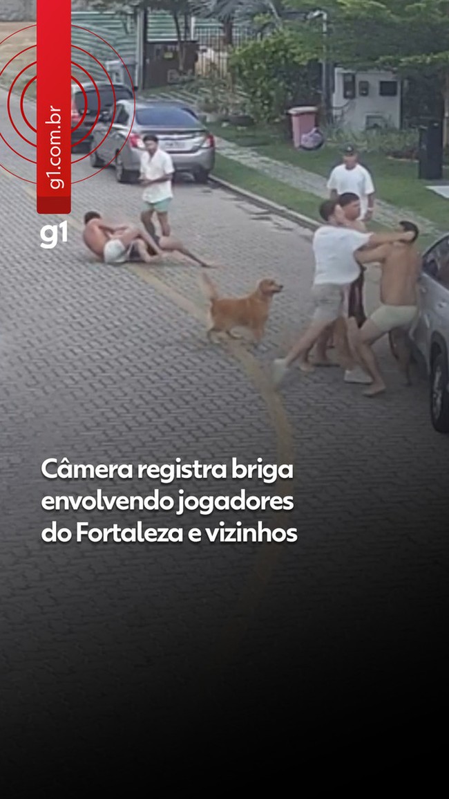 Carreta carregada com milho tomba em rodovia do Ceará; população saqueia carga