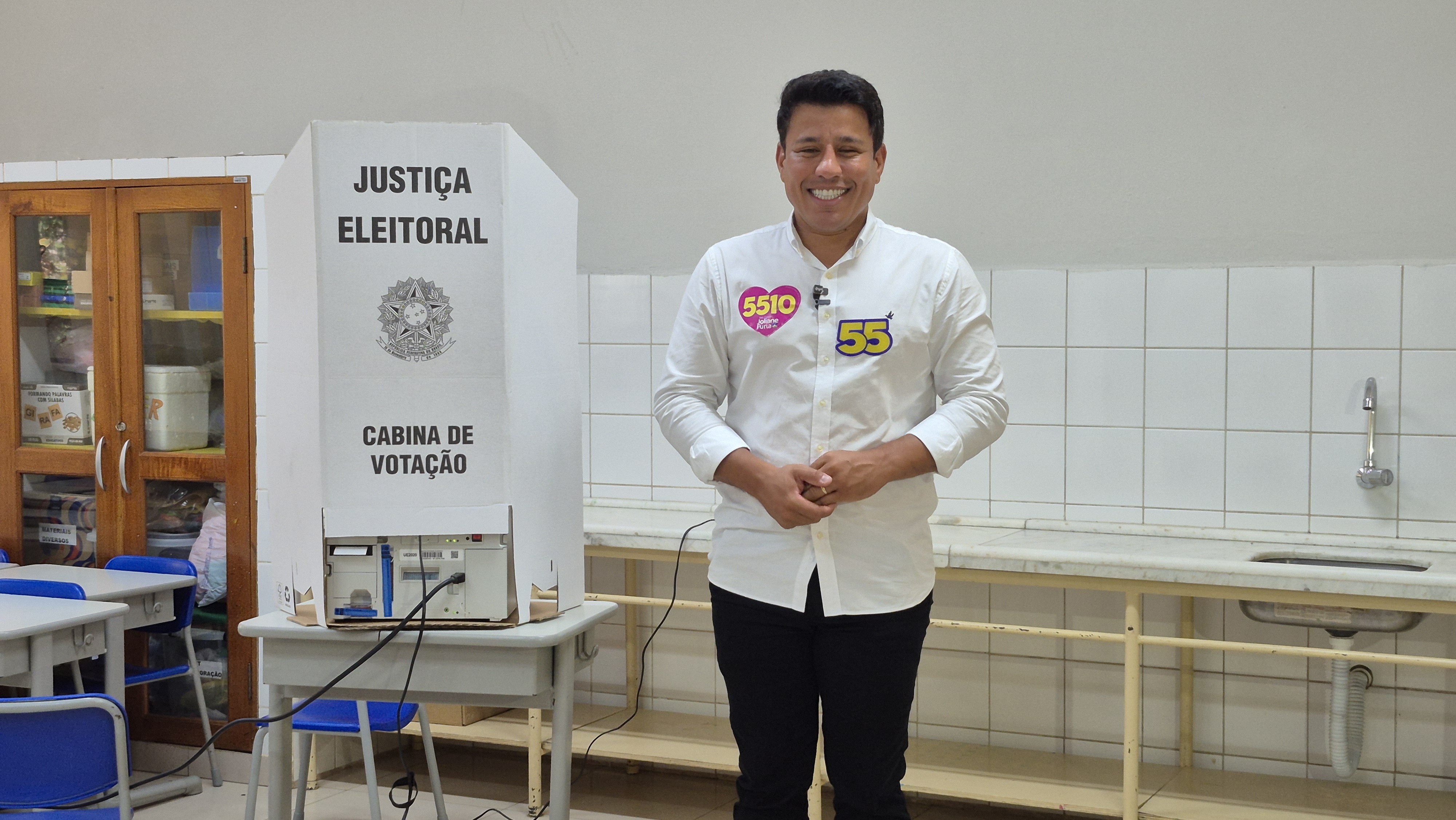 Candidato ao governo Adailton Furia do PSD vota em Cacoal, RO
