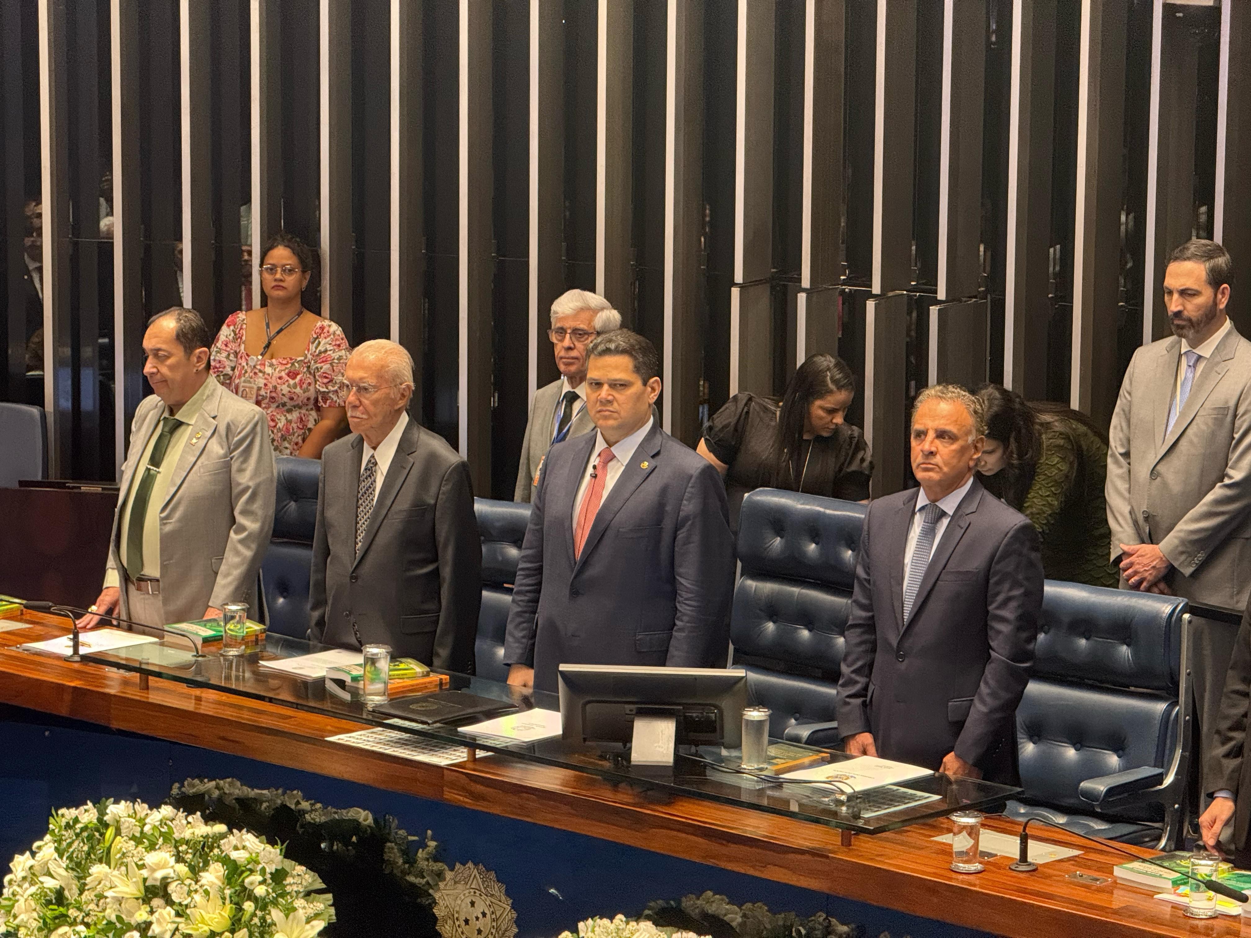 Senado faz sessão com José Sarney para celebrar os 40 anos da redemocratização do país