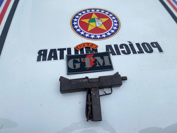 Trio faz motociclista de aplicativo refém e troca tiros com a polícia em São Luís — Foto: Divulgação/43º BPM