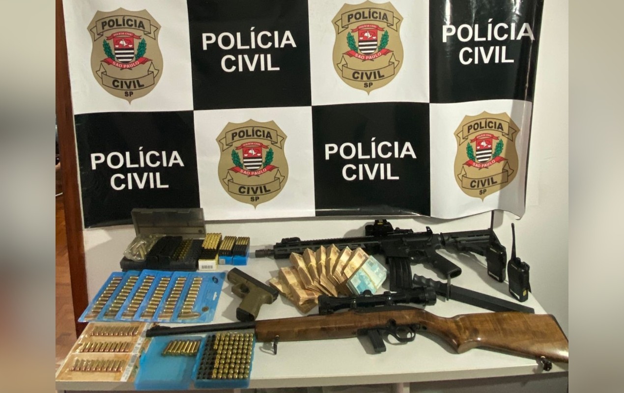 Polícia apreende armas e mais de R$ 46 mil com homem investigado por violência doméstica em São Miguel Arcanjo
