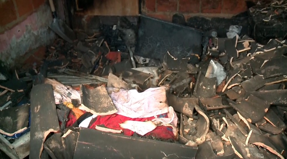 Dona de casa é assassinada e mãe, irmã e filho têm corpos queimados em Altos — Foto: Reprodução/TV Clube