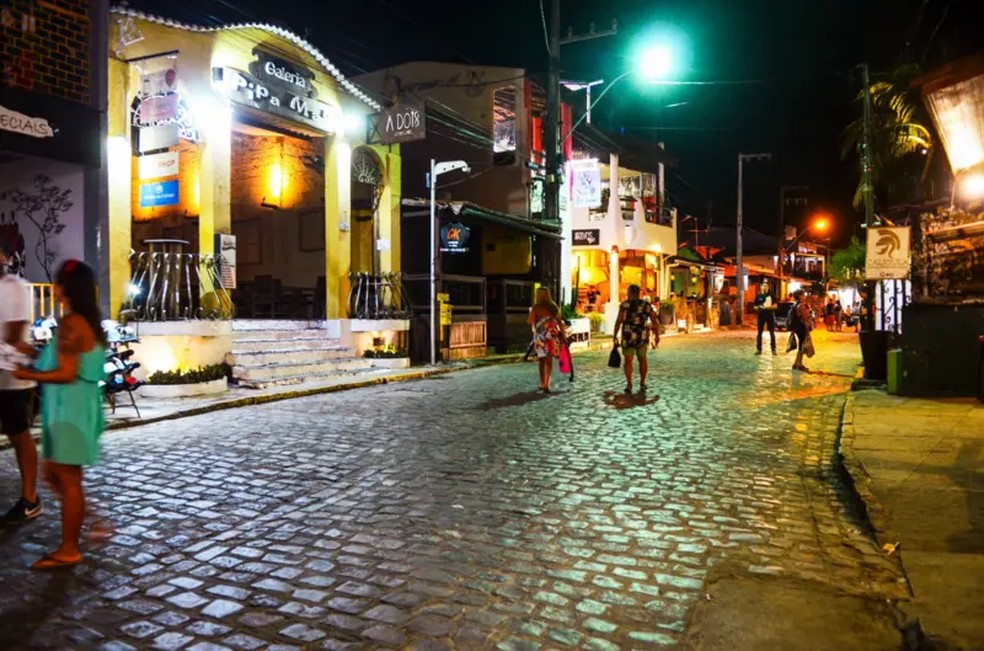 Centrinho de Pipa recebe milhares de turistas por noite — Foto: Getty Images via BBC