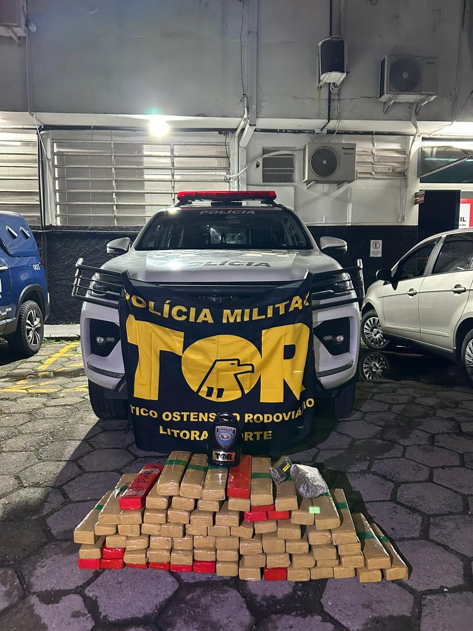 Homem é preso com mais de 60 quilos de maconha no carro, na Rodovia dos Tamoios
