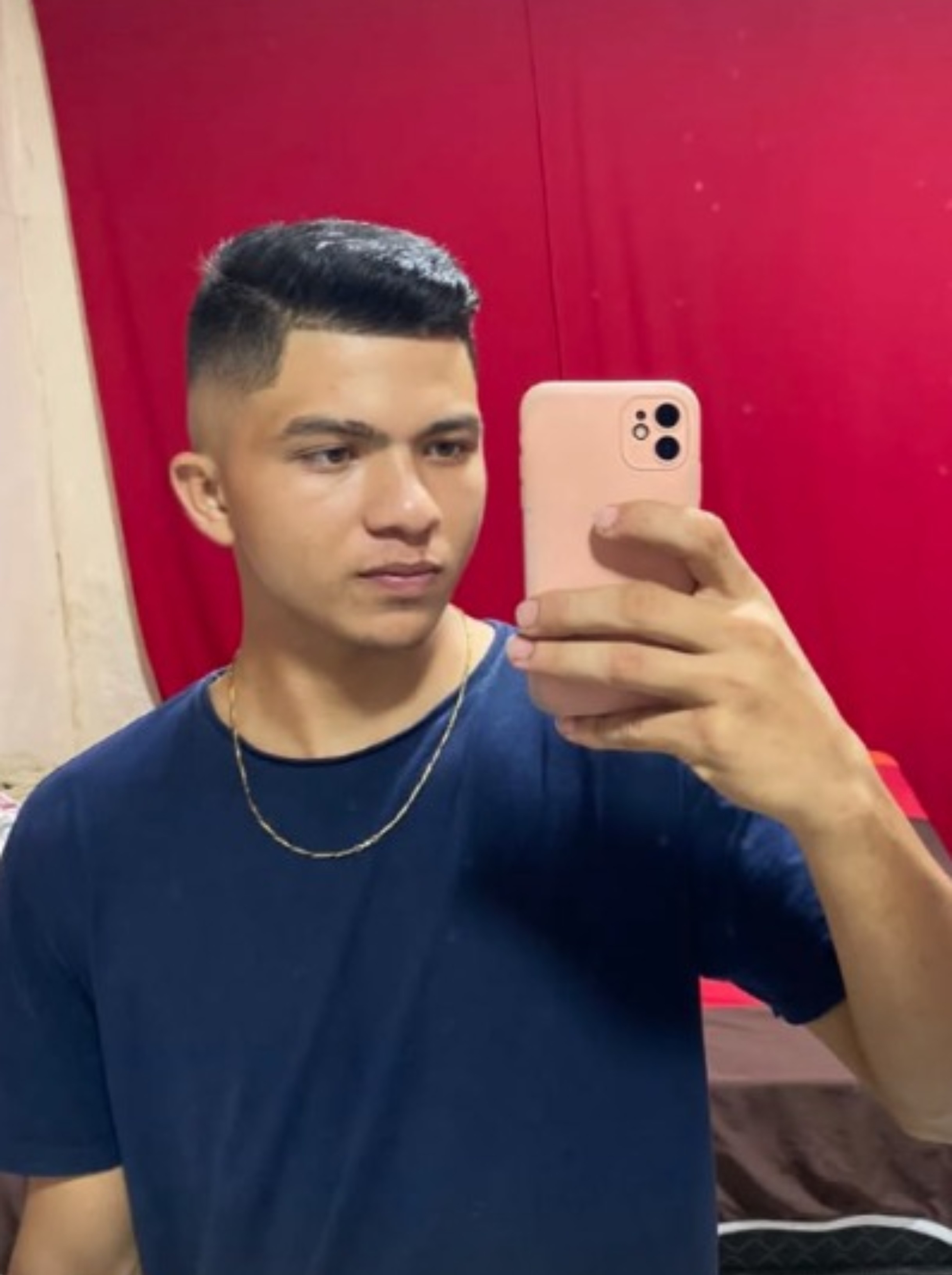 Jovem de 20 anos morre após perder controle de moto e bater em palmeira em avenida de Rio Branco