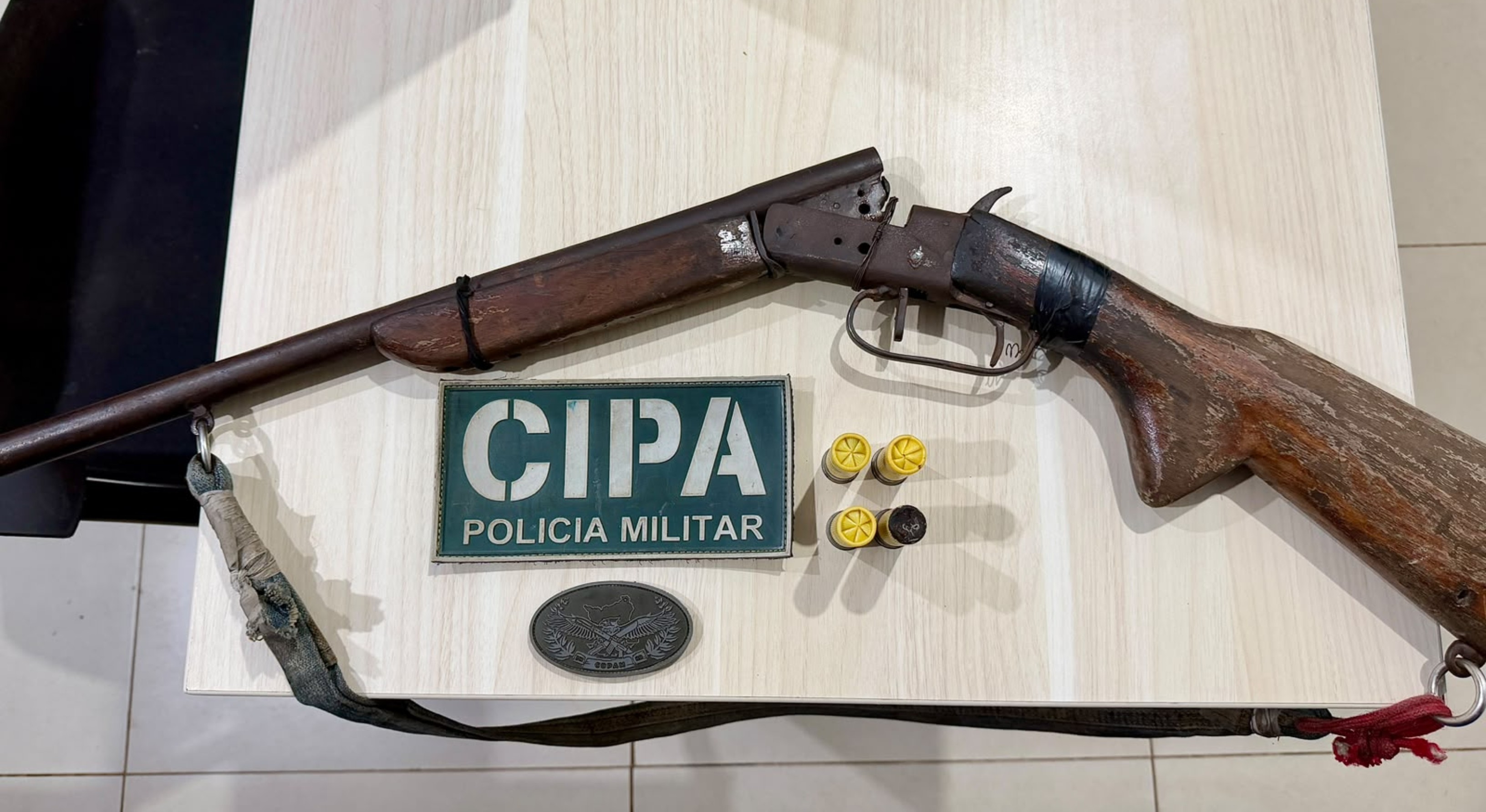 Entenda: Espingarda e munições são apreendidas após suspeitos fugirem para mata em Rorainópolis