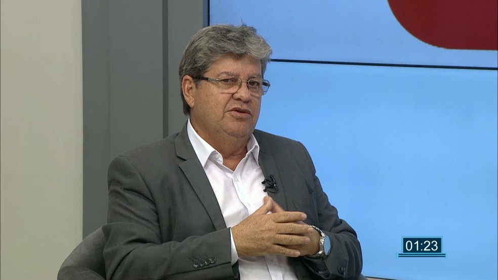 João Azevedo anuncia conjunto de reajustes que afetam diretamente os servidores da educação pública da Paraíba  — Foto: Reprodução/G1