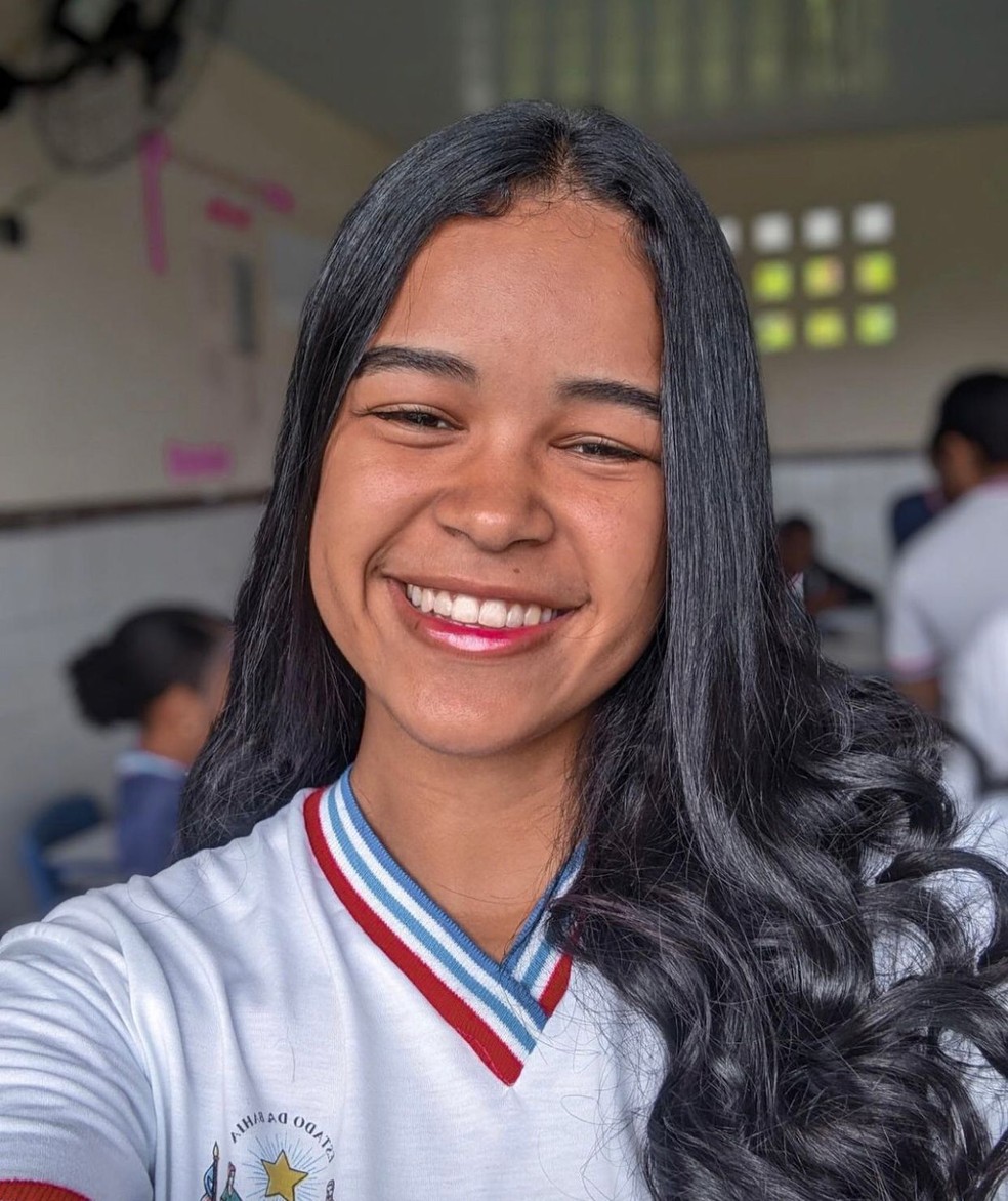 Aclécia Silva dos Santos, cantora gospel de 18 anos que morreu após acidente no sul da Bahia — Foto: Reprodução/Redes Sociais