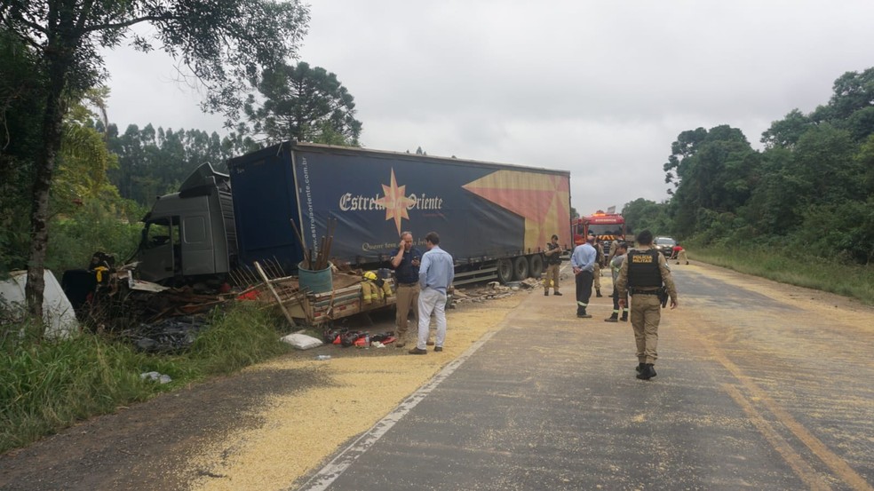 Acidente aconteceu na BR-476 — Foto: Grupo Verde Vale de Comunicação