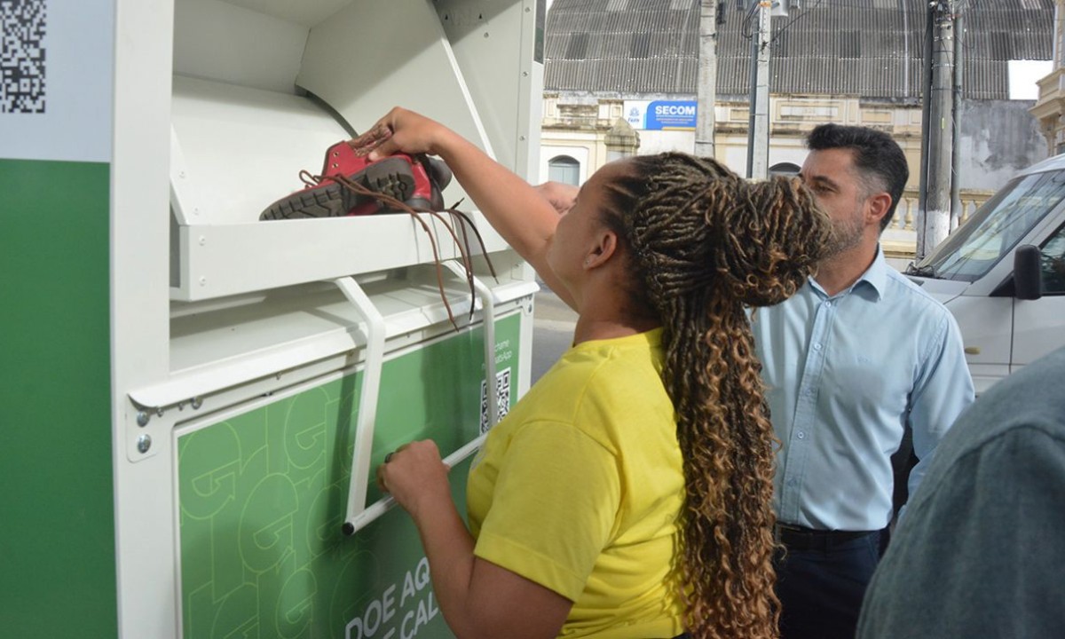 Ponto de entrega voluntária para roupas e sapatos usados é instalado em Feira de Santana