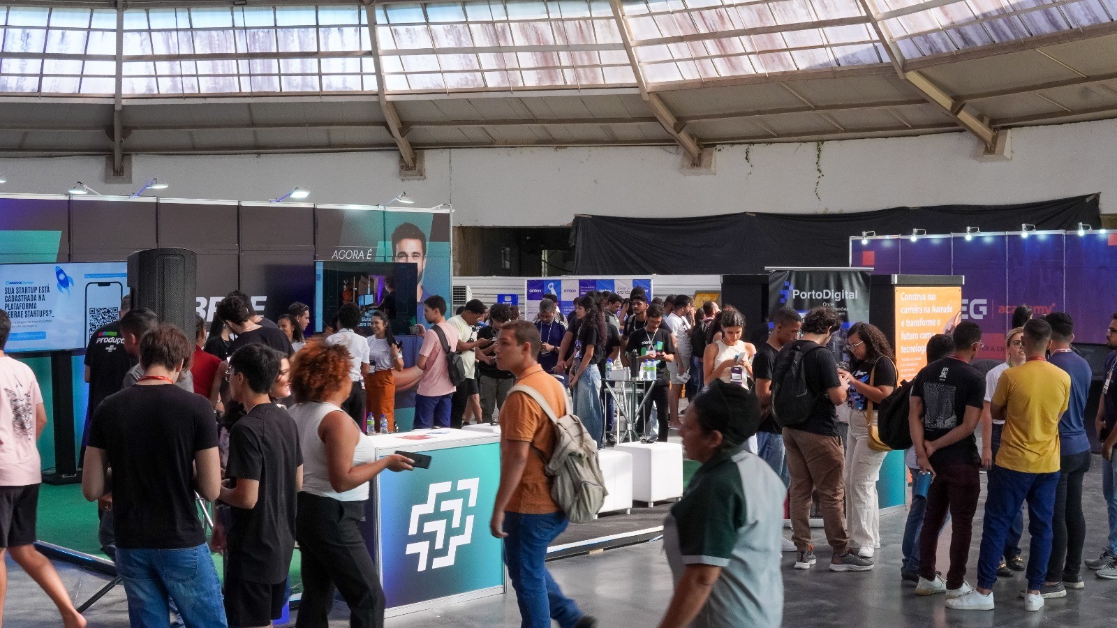 Bolsas de residência agropecuária, oficina de lambe-lambe, feira de estágio e mais: confira serviços gratuitos no Grande Recife