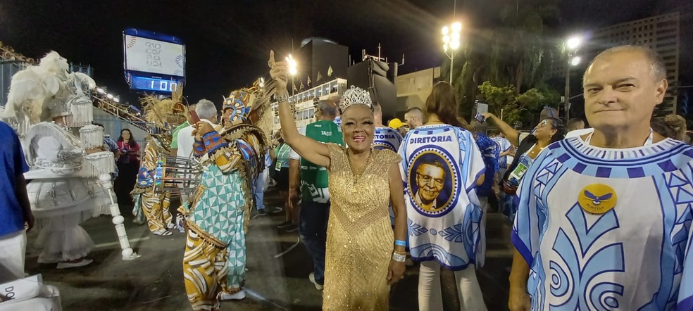 Vilma Nascimento, porta-bandeira da Portela, tem filha, neta e bisneta seguindo seus passos no carnaval — Foto: Alba Valéria Mendonça/g1