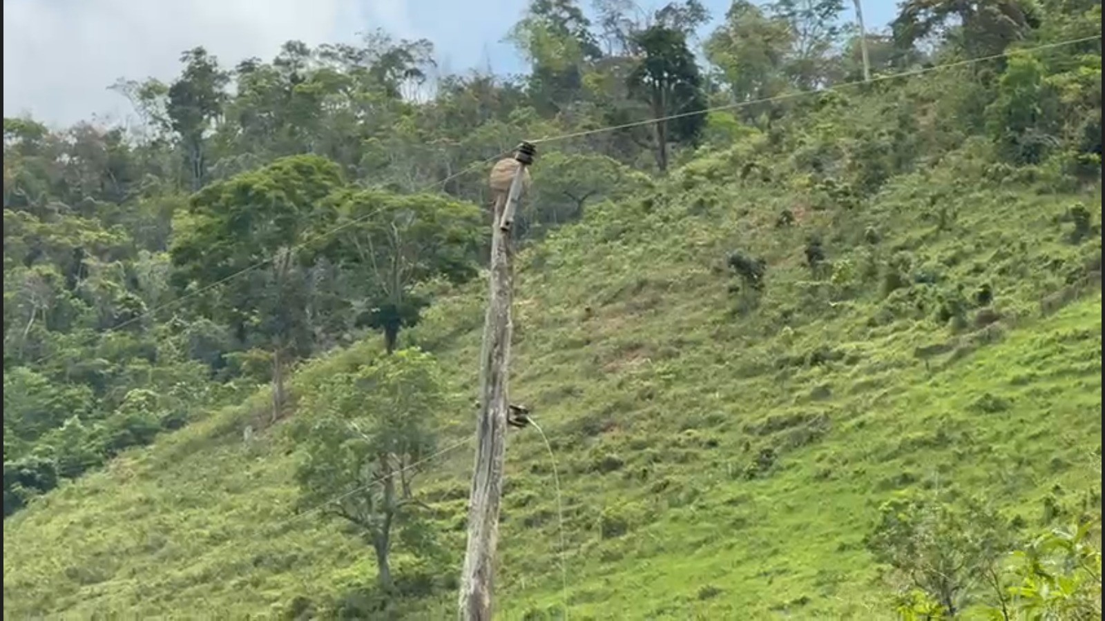 Pai e filho morrem eletrocutados durante instalação de padrão de energia em MG