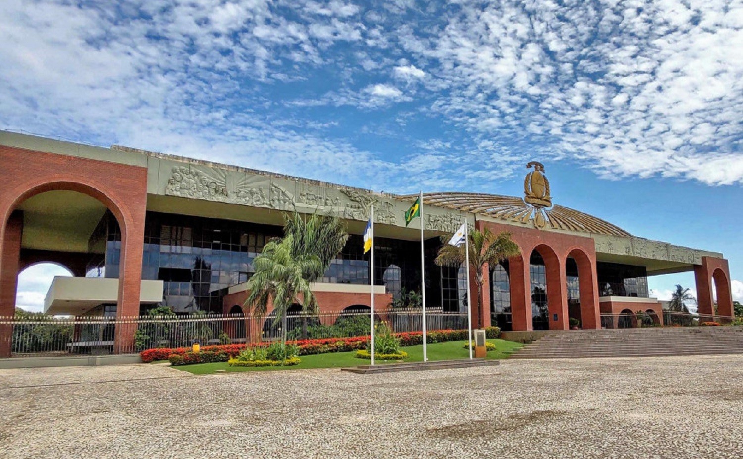 Isenção de IPVA para carros elétricos e híbridos no Tocantins é sancionada pelo governo