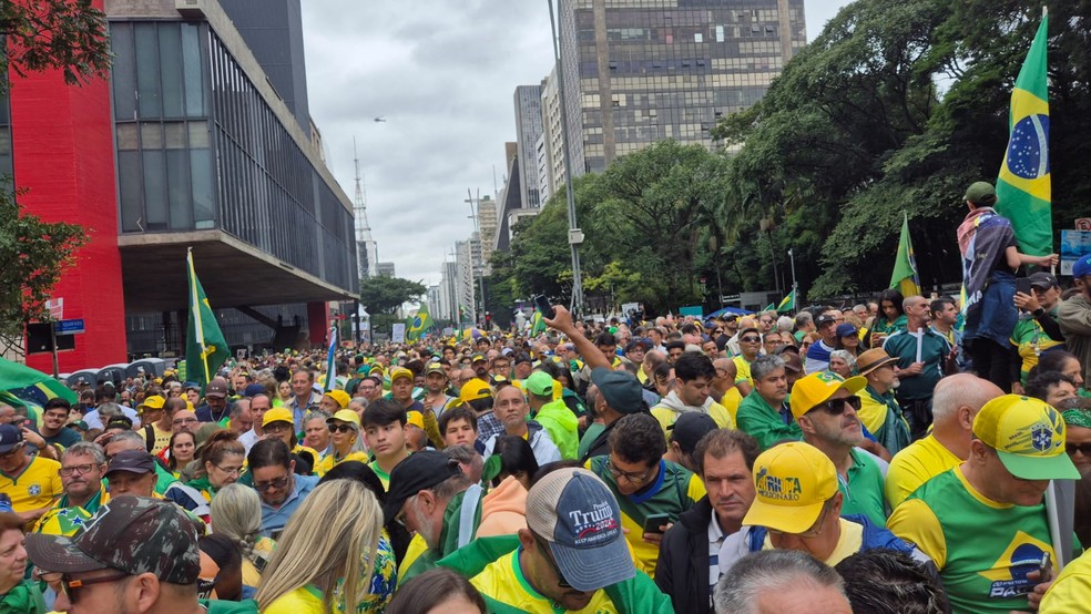 Ato na Paulista pede anistia a condenados por 8 de janeiro — Foto: TV Globo