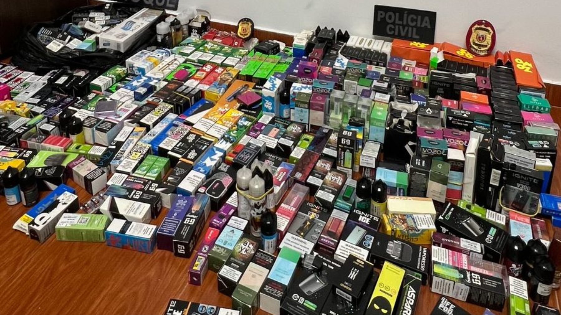 Operação apreende R$ 22 mil em cigarros eletrônicos que eram vendidos para adolescentes, em Cascavel