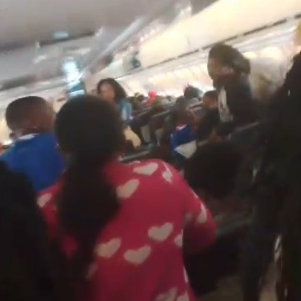 Avião com 118 imigrantes do Haiti fica retido em Viracopos — Foto: Arquivo pessoal