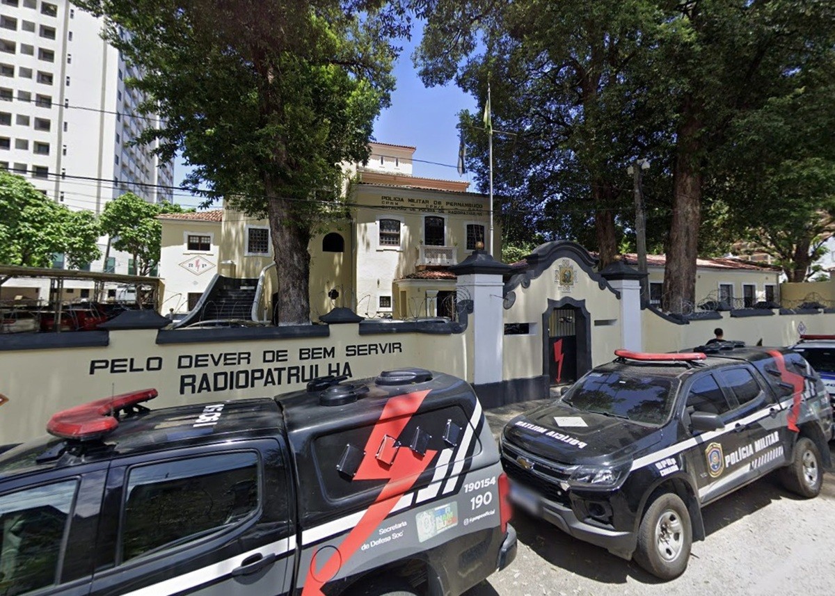 Homem morre em troca de tiros com PM em oficina de desmanche de motos no Grande Recife
