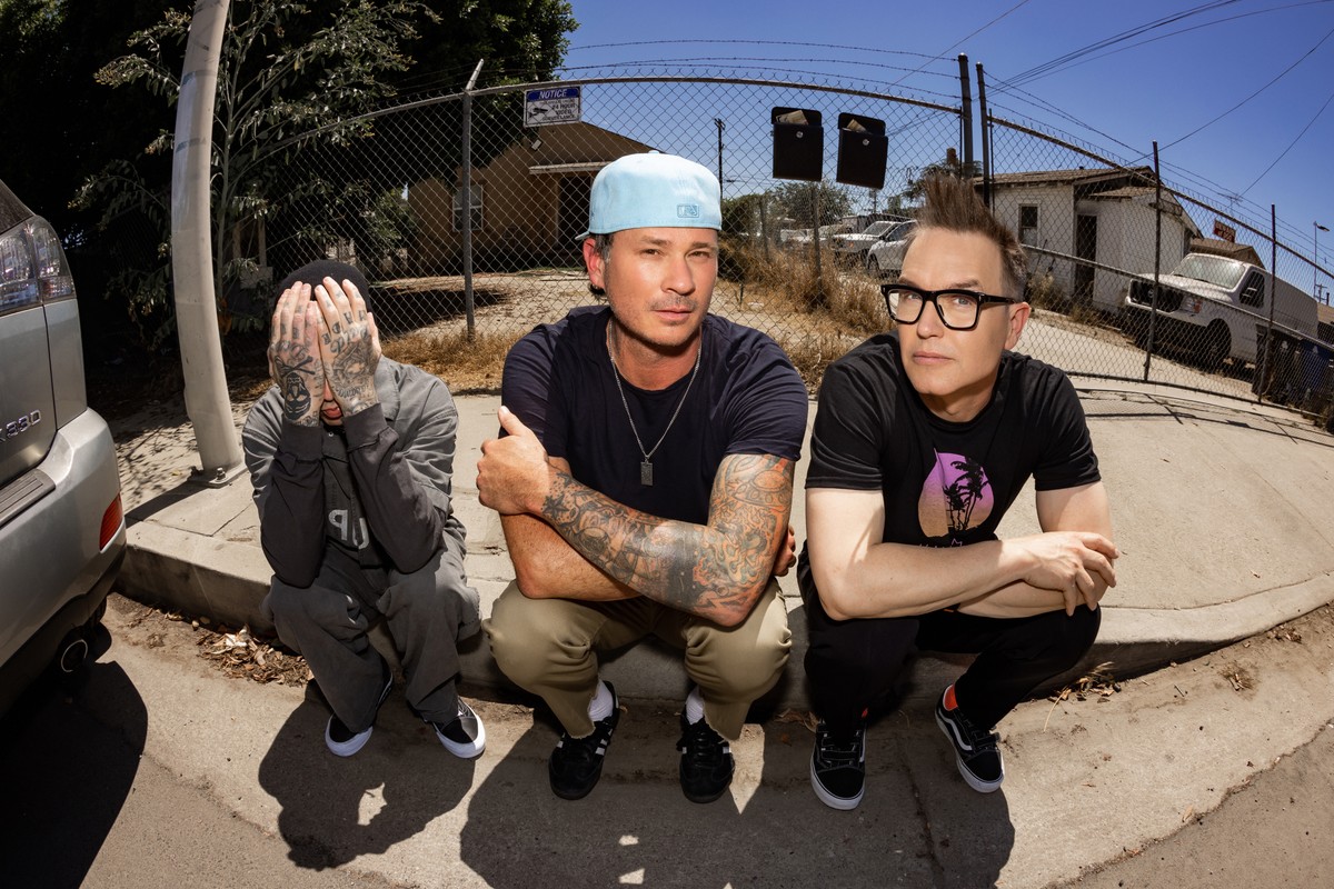 Blink182 pensa na vida e nas idas e vindas de Tom DeLonge em 'One more