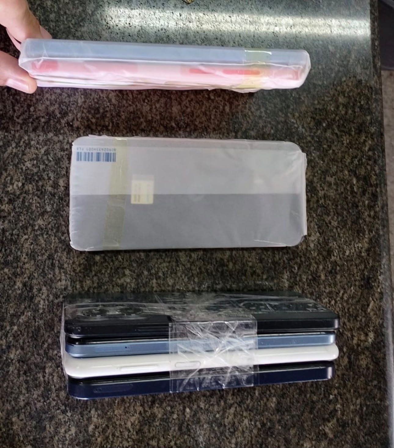 Mulheres são barradas com celulares escondidos em mantas de bebês em presídio de Governador Valadares