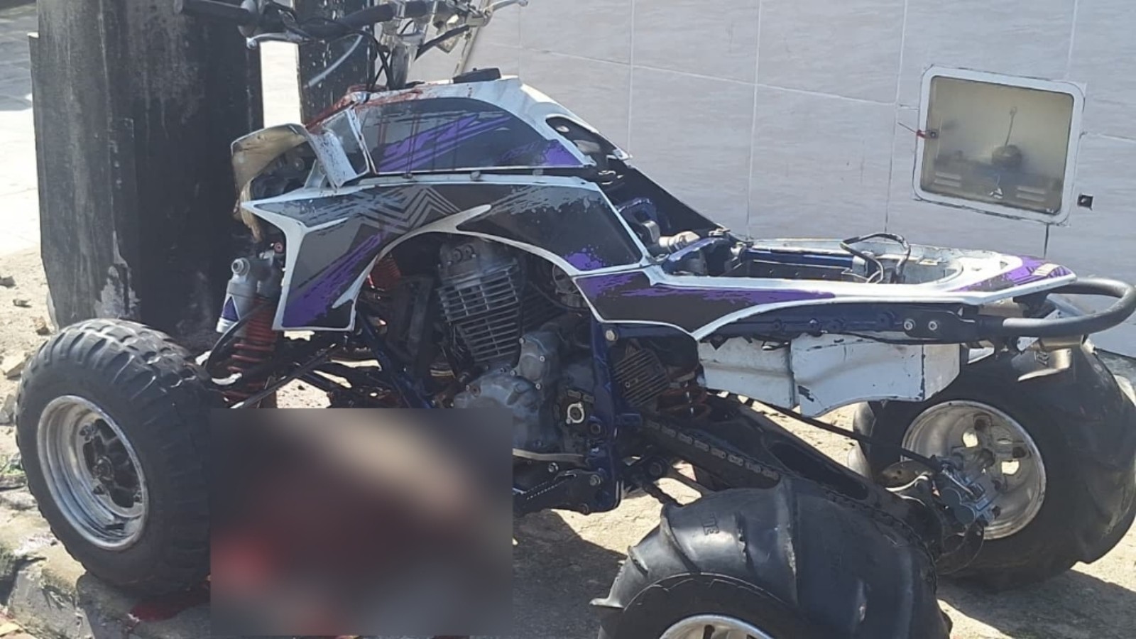 Vídeo: Homem que testava quadriciclo após conserto colide com poste e morre em Fortaleza
