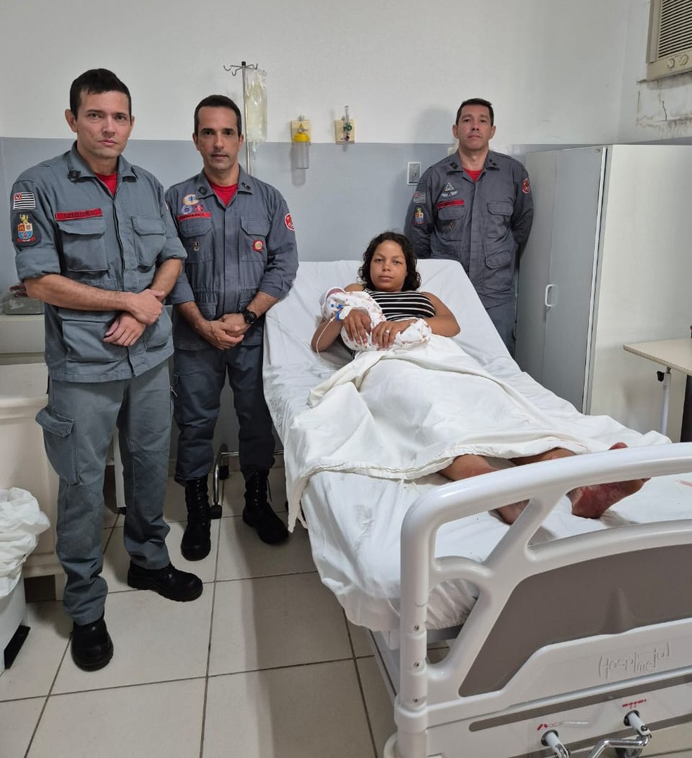Atendente do Corpo de Bombeiro auxiliou gestante durante trabalho de parto em Tupã — Foto: Corpo de Bombeiros/Divulgação