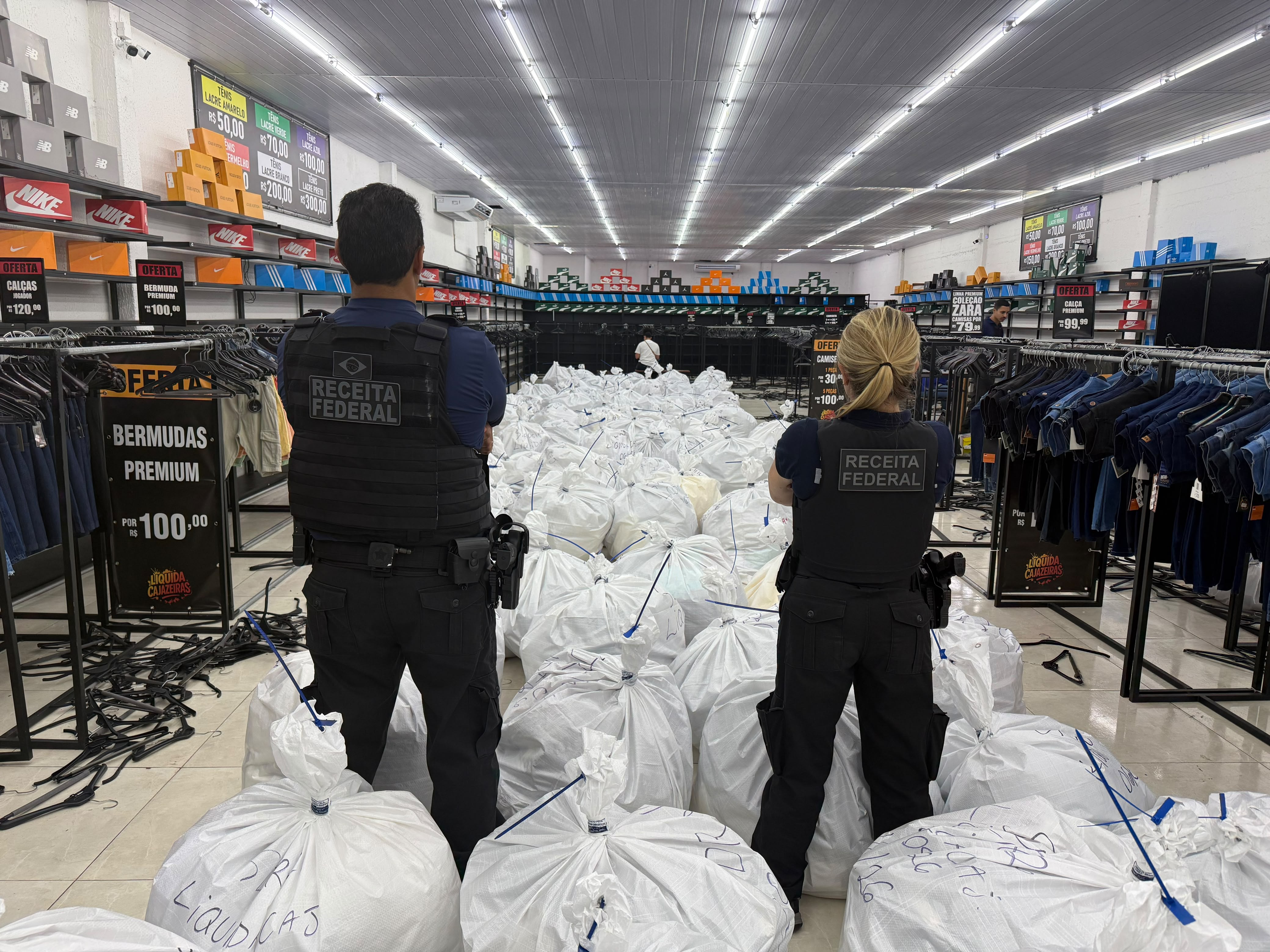 Operação em outlets de Salvador apreende mais de R$ 1 milhão em produtos falsificados 