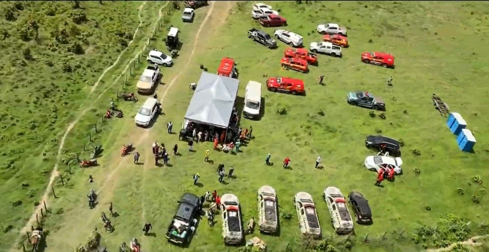 Comunidade mobilizada: centenas ajudam nas buscas por crianças desaparecidas em Bacabal (MA) — Foto: Reprodução/ TV Mirante