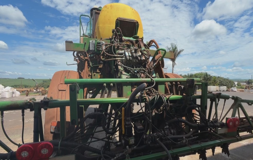 1 de 1
Colhedoras passam por revisão completa durante a entressafra em usina de Catanduva (SP) — Foto: TV TEM/Reprodução