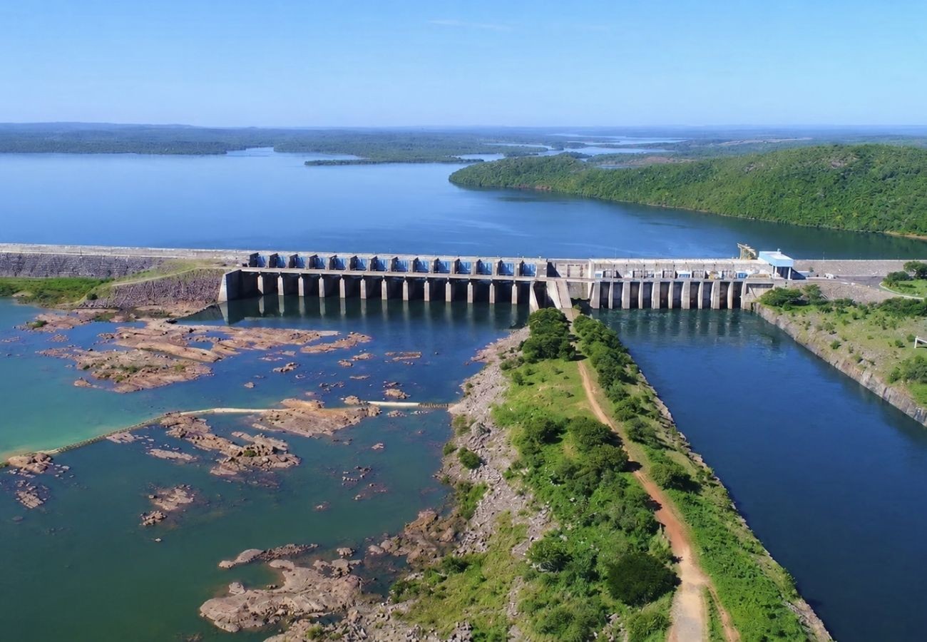 Mergulhador flagra casa e máquinas submersas no Lago de Palmas