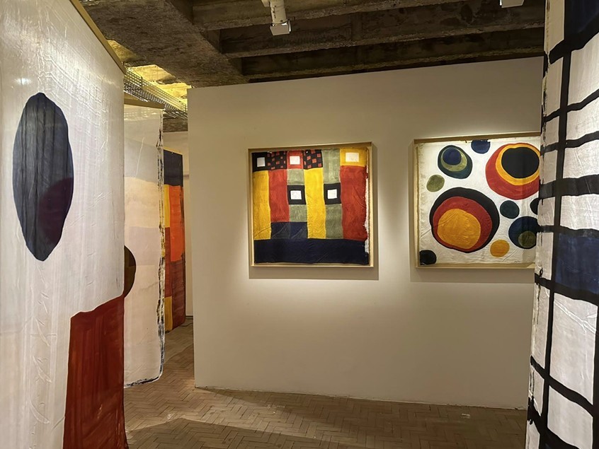 Exposição em SP transforma seda em arte e homenageia mulheres da Bauhaus