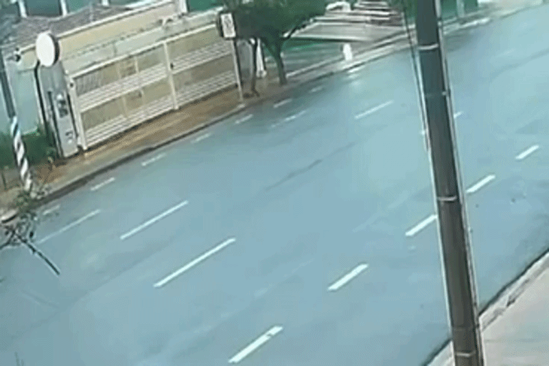 Militar bêbado roda caminhonete na pista após bater e matar motociclista em Campo Grande; VÍDEO