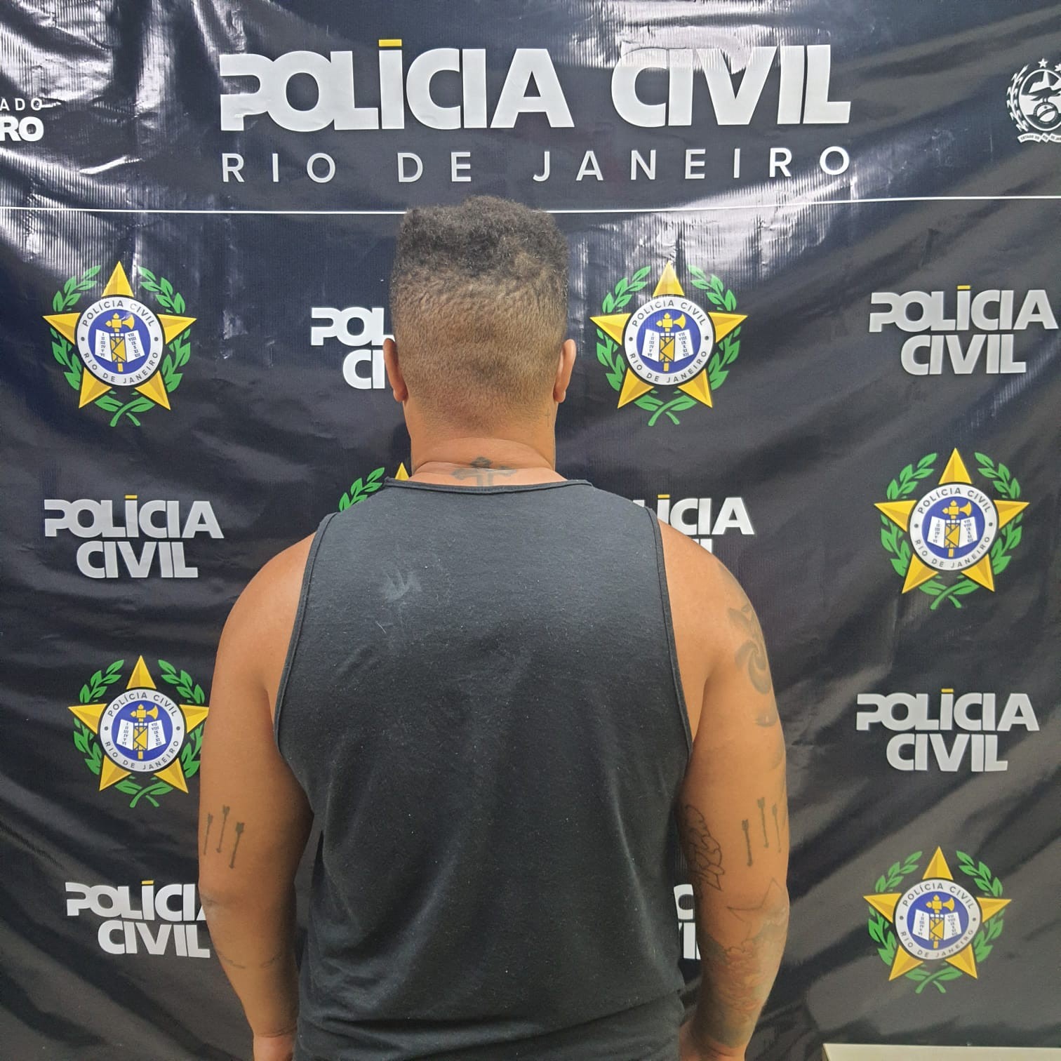 Homem com 52 anotações criminais é preso em Rio das Ostras suspeito de aplicar golpes de venda de carro
