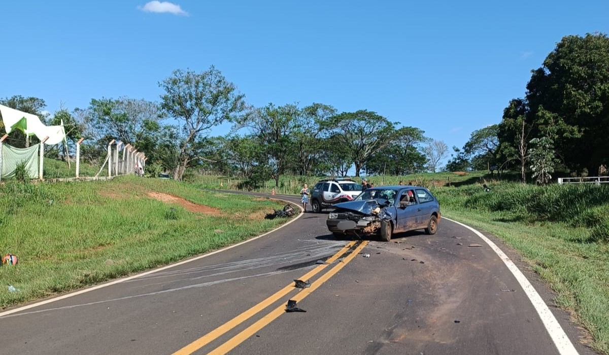 Motociclista morre após bater de frente com carro em rodovia de Tarabai