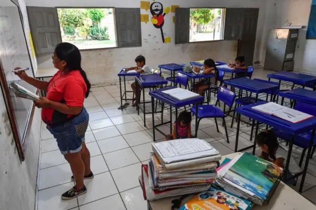 Milionários pagarão mesmo IR de professores e policiais com proposta de Lula: 'É um avanço, mas insuficiente'