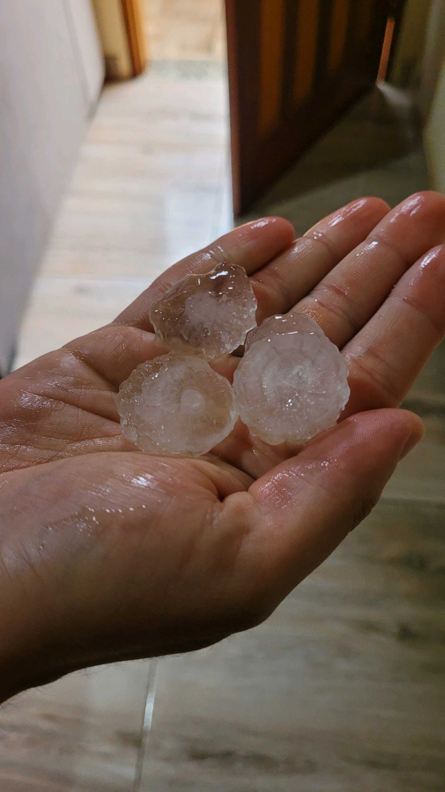 Com granizo, cidades do Vale e região voltam a registrar chuva após 21 dias; VÍDEO