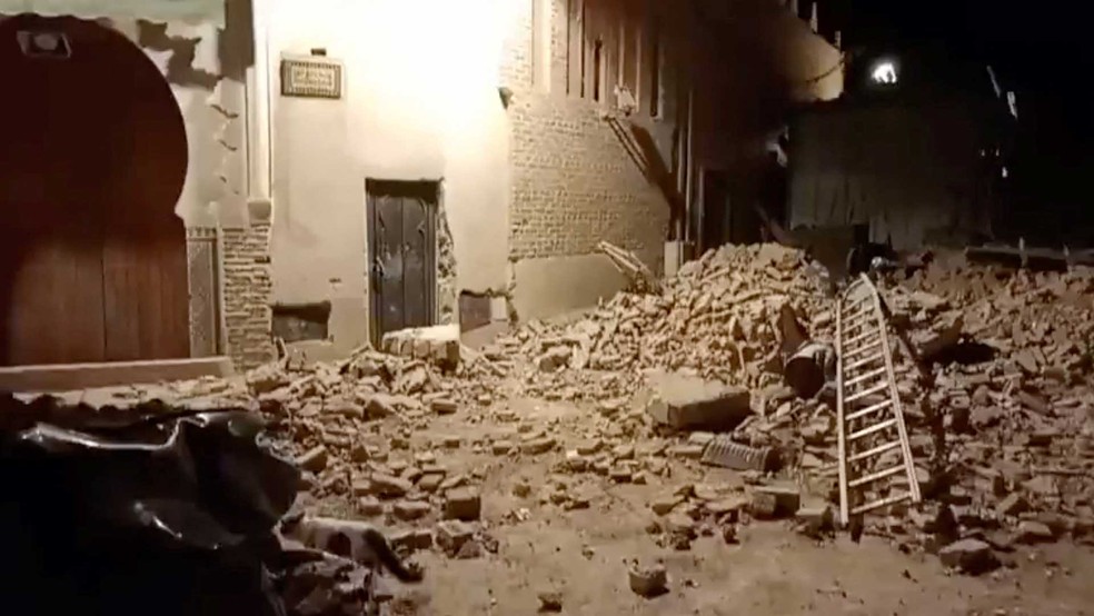 Escombros após forte terremoto em Marrakesh, Marrocos — Foto: Al Maghribi Al Youm / via Reuters