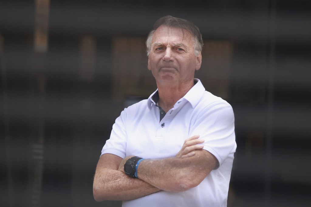Enquanto Bolsonaro é julgado, Centrão aperta o torniquete da anistia