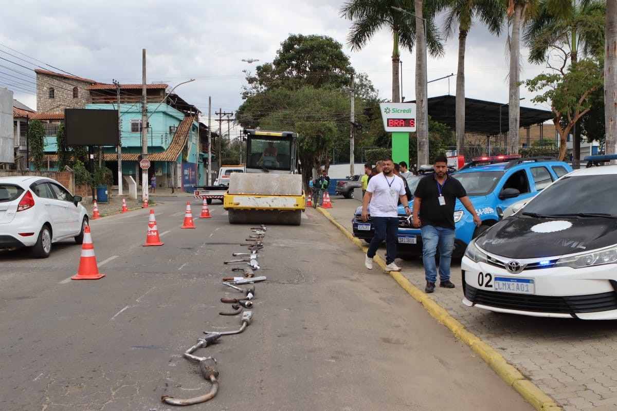 Operação Sossego destrói escapamentos de motos adulterados em Cardoso Moreira e Italva