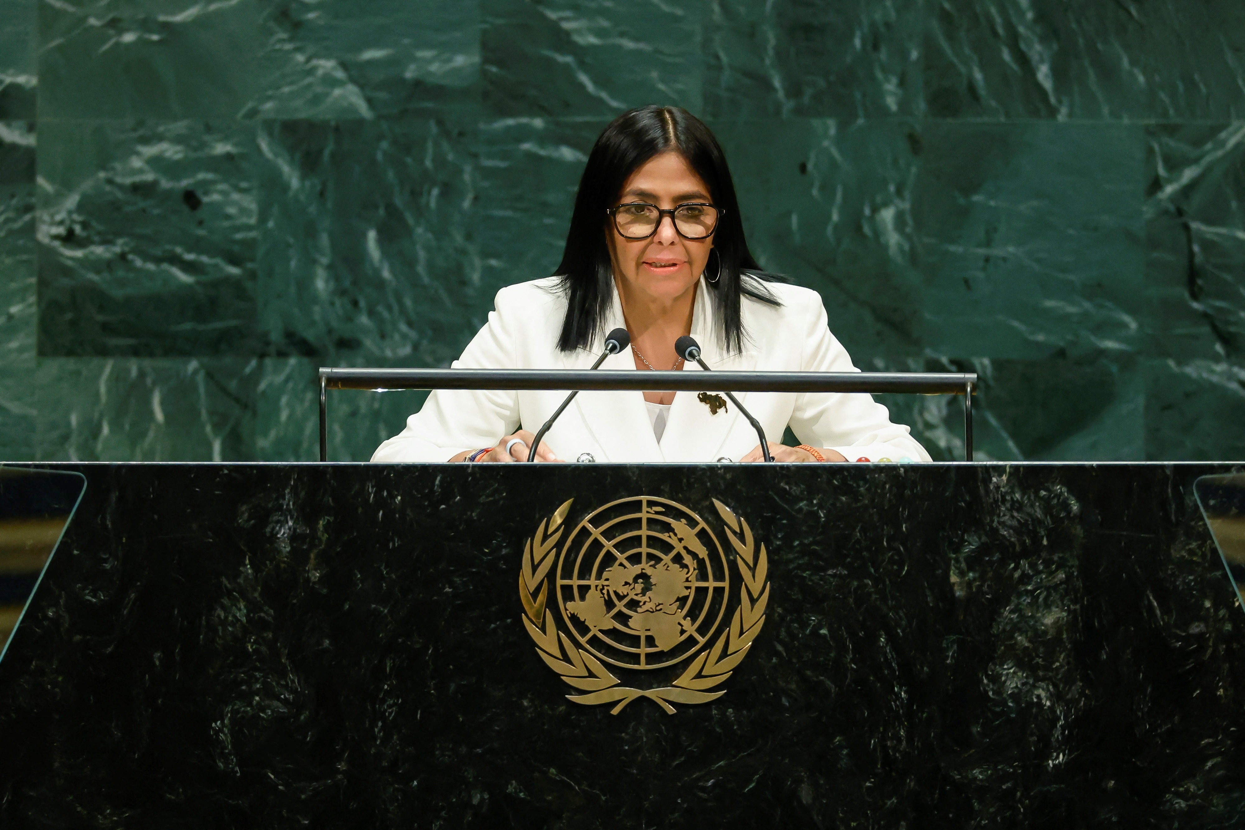 Presidente da Venezuela faz discurso ambíguo na ONU, critica interferência externa, elogia acordo com os EUA e promete 'transição democrática'