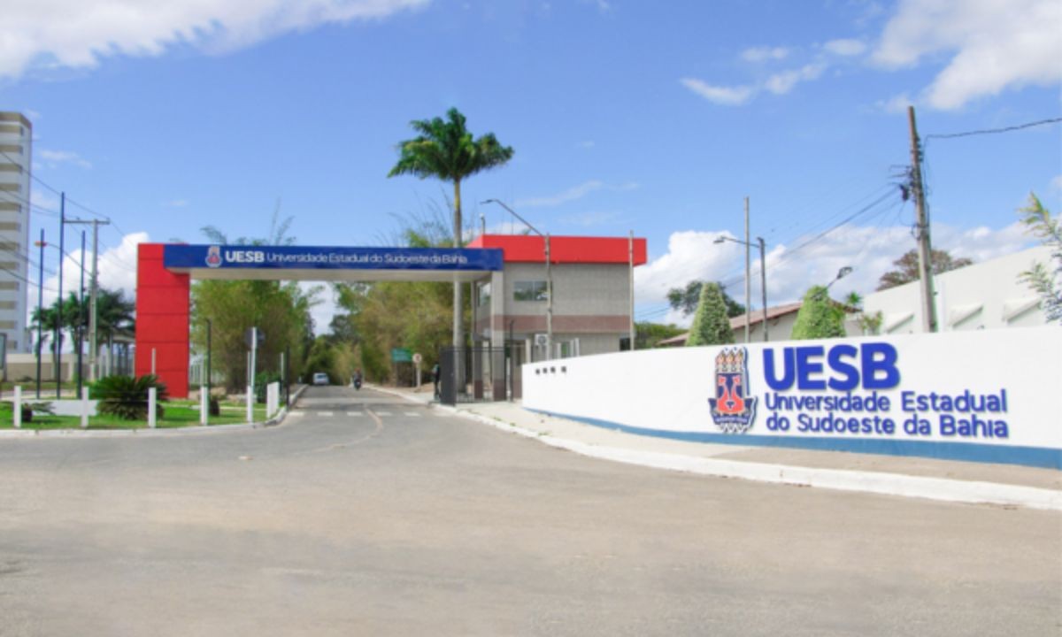 Uesb abre inscrições para 152 vagas em cursos de graduação para pessoas trans, PCD e mais; veja quem tem direito