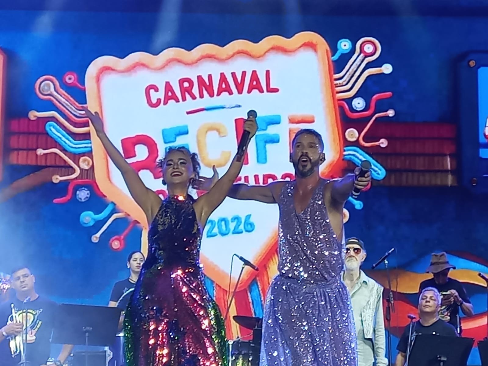 Recife abre 3ª noite de carnaval com Guerreiros do Passo, Flaira Ferro e Almério; programação tem Liniker, Ludmilla e Silva