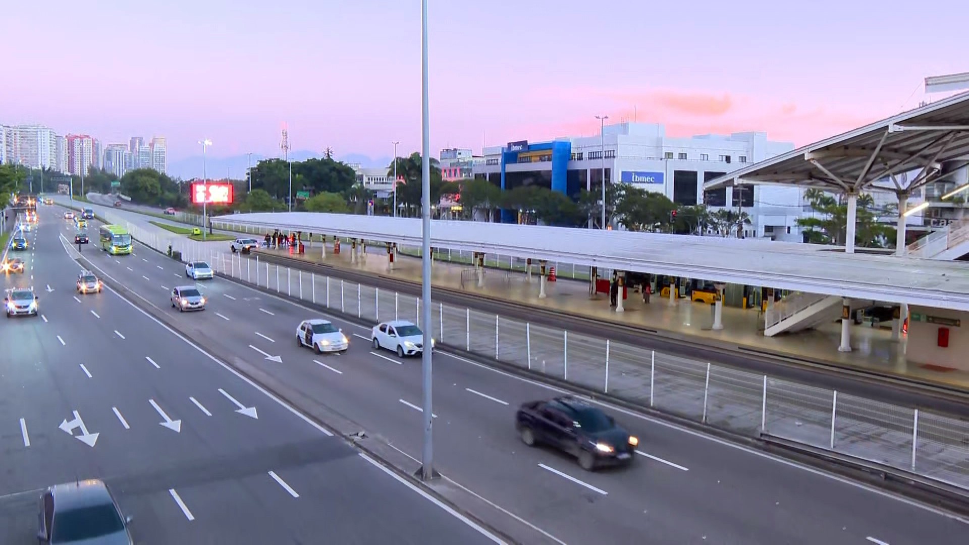 Greve de rodoviários entra no 2º dia no Rio, e passageiros voltam a enfrentar filas; categoria reavalia movimento nesta manhã