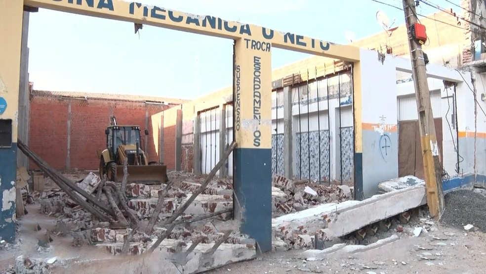 Adolescente de 15 anos tem perna e braço amputados após muro desabar sobre ele em obra em Picos, Sul do PI — Foto: Reprodução/TV Clube