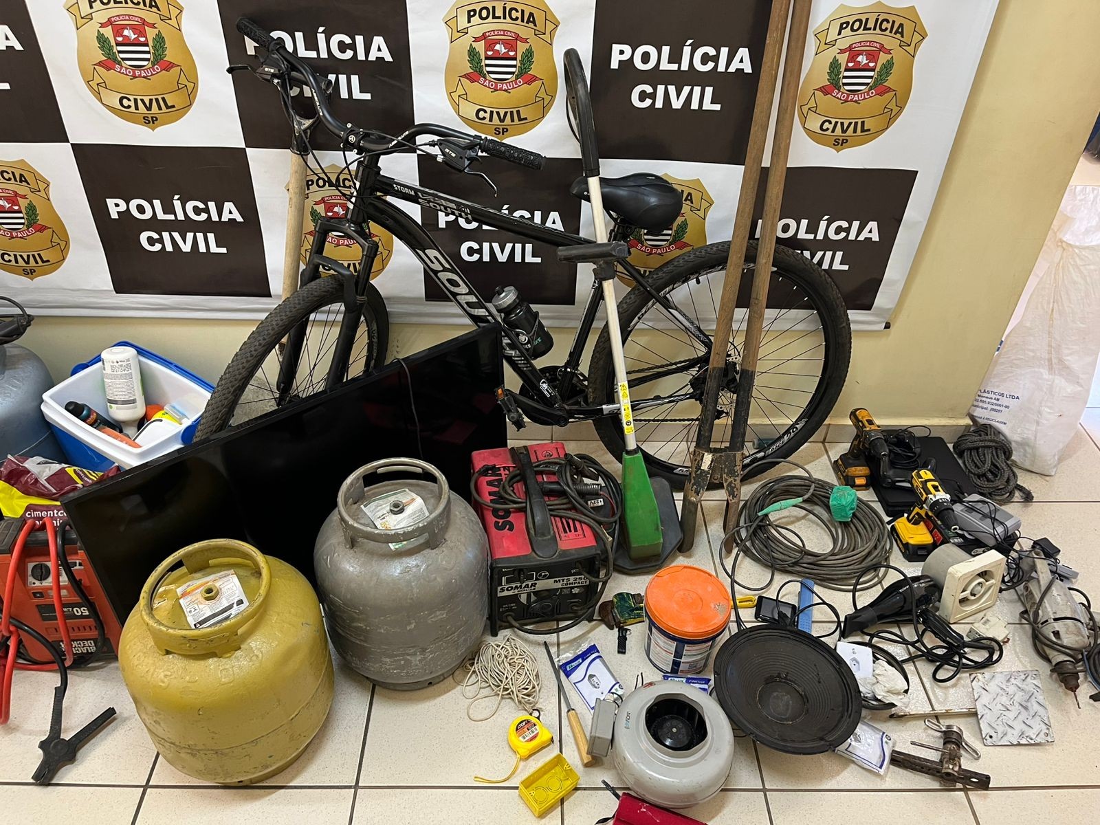 Polícia Civil prende grupo suspeito de série de furtos em Avaré 