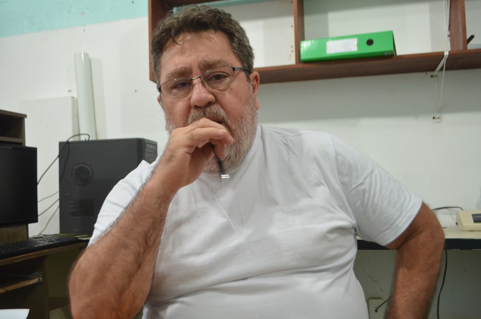 Umberto de Sousa, de 52 anos, diz que adoeceu e que ainda busca forças — Foto: Rita Torrinha/G1