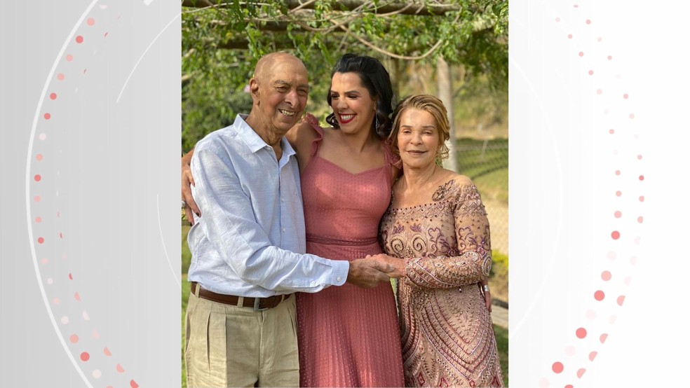 Liza Gomes com o pai José e a mãe Geuza — Foto: Acervo pessoal