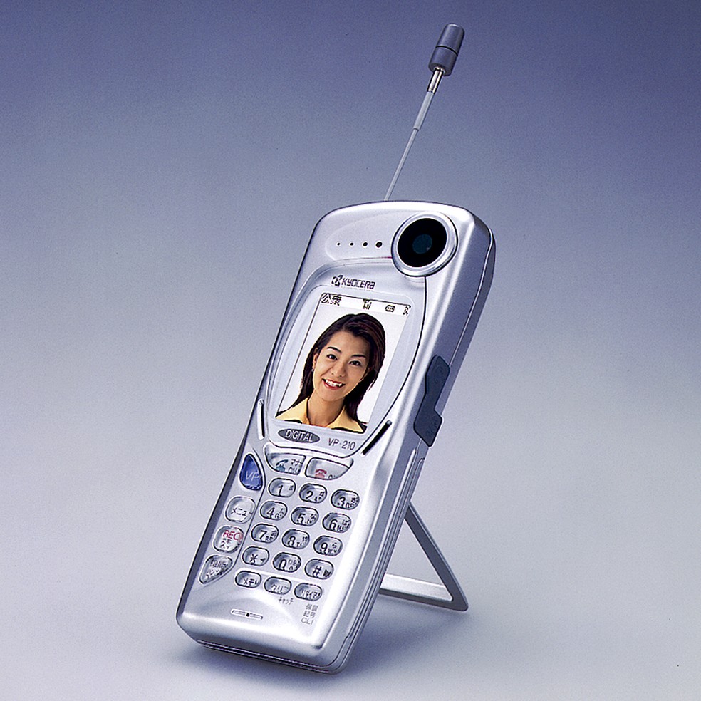 Visual Phone VP-210 é o primeiro celular com câmera — Foto: Divulgação/Kyocera