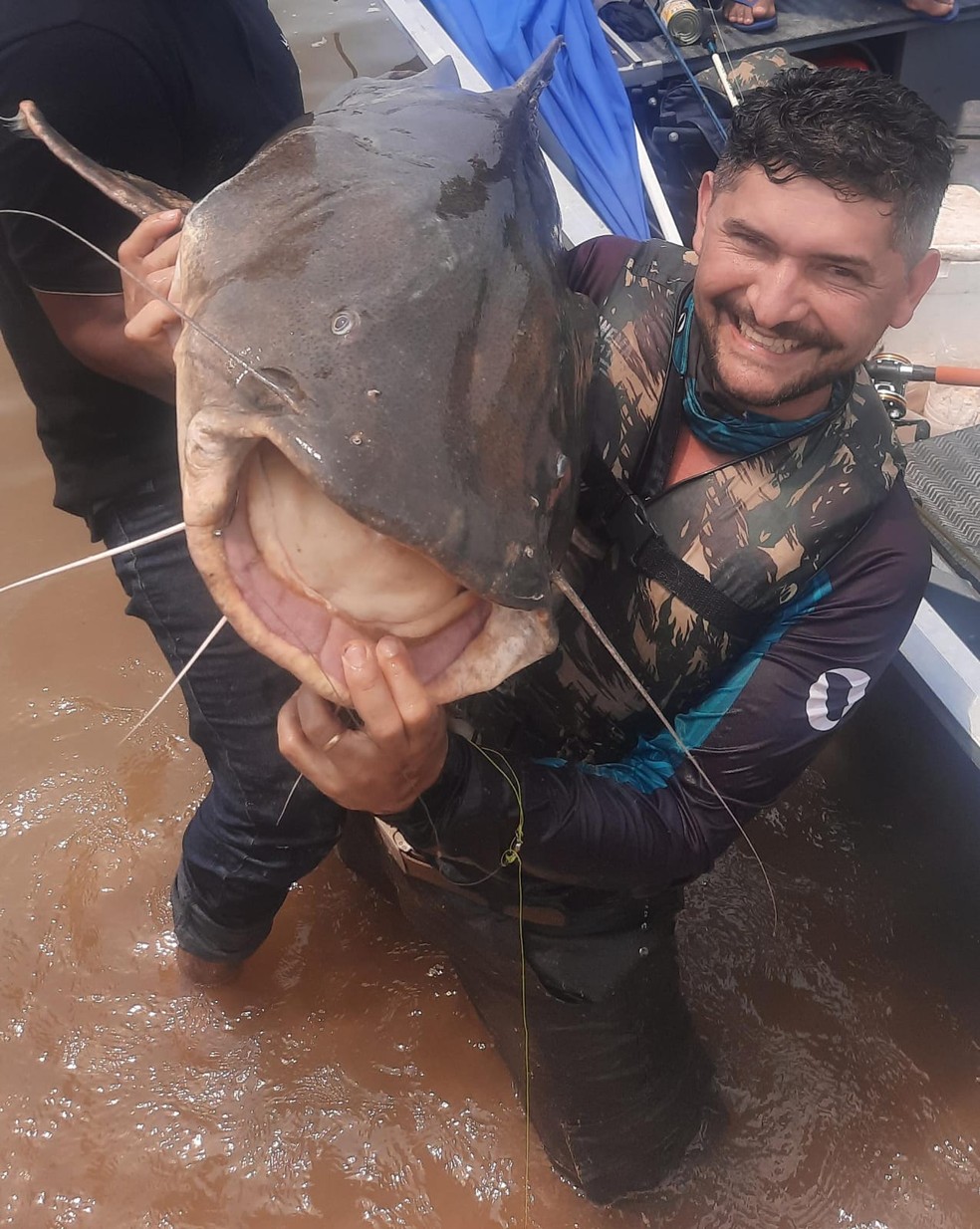 Reginaldo fisgou peixe de 46kg em rio de Rondônia — Foto: Redes Sociais/Simei